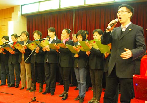 2012年工作年会，集团科室合唱“朝阳之歌”