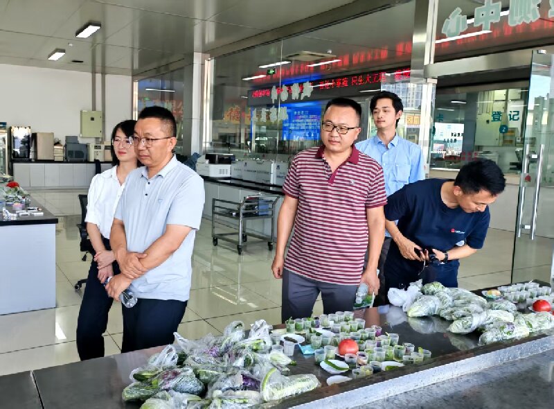 云南省保山市施甸县党政招商代表团一行到朝阳农产品大市场参观考察